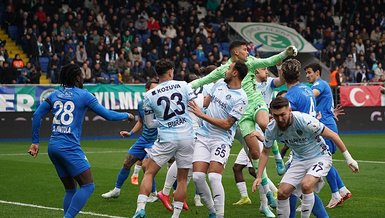 Çaykur Rizespor - Adana Demirspor maçında görülmemiş olay! VAR önce golü verdi sonra iptal etti