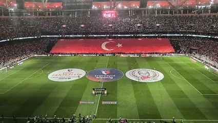 Beşiktaş tribünlerinde 30 Ağustos coşkusu