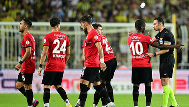 Fenerbahçe Gaziantep FK maçının 90+7. dakikasında tartışmalı pozisyon!