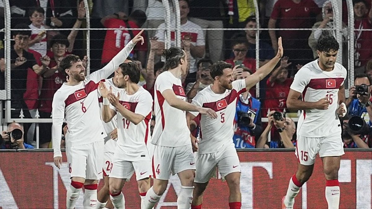 'Bizim Çocuklar'dan Dünya Kupası öncesi Kadıköy'de müthiş prova!