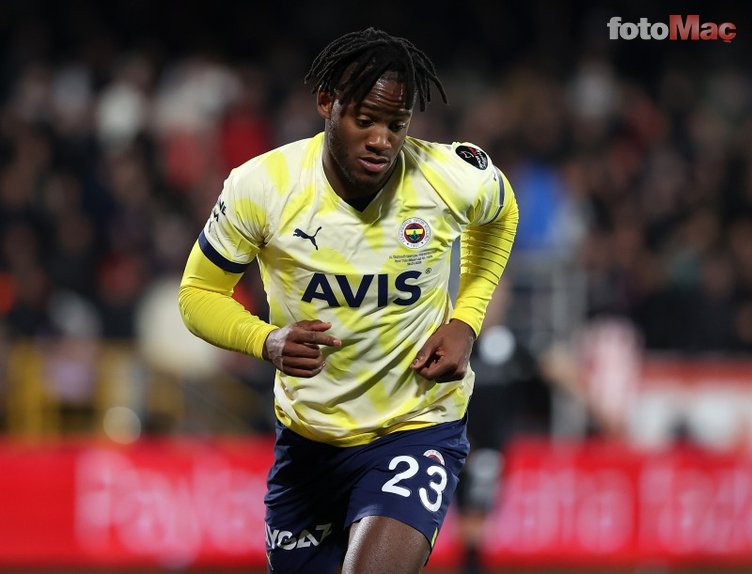 TRANSFER HABERLERİ | Fenerbahçe'den ayrılacağı konuşuluyordu! İsmail Kartal o yıldızı ikna etti
