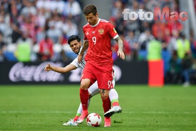 Karantina dinlemedi! Rus futbolcu Smolov nişanlısı için bunu yaptı