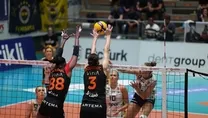 Sultanlar sahnede
