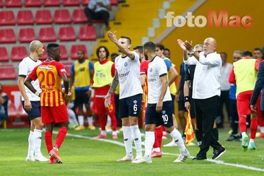 Kayserispor Adana Demirspor maçında Hikmet Karaman ile Belhanda arasında gerginlik!