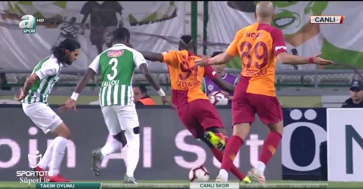 Erman Toroglu Diagne Ye Yapilan Hareket Net Penalti Galatasaray Haberleri Videosunu Izle Fo