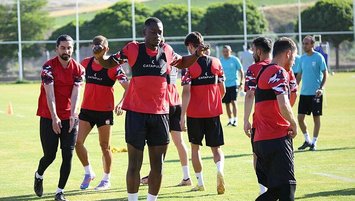 Sivasspor'un yeni transferi antrenmana çıktı