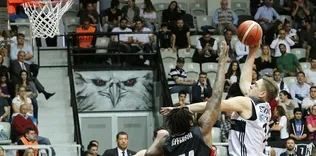 Beşiktaş seride öne geçti