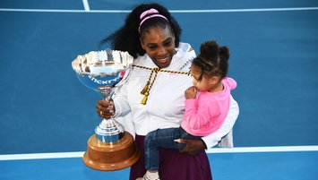 Yardım maçında eğlenceli anlar! Serena Williams'a 'anne' dedi