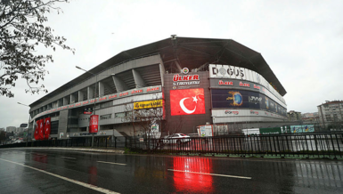 Fenerbahçe Ülker Stadyumu, İdlib şehitleri anısına kırmızı beyaza boyandı