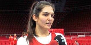 Esra Ural’ı heyecan bastı