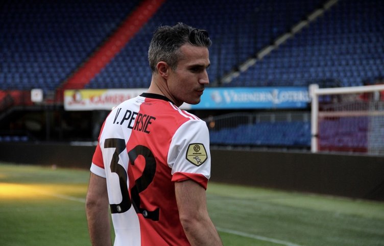 Feyenoord, Robin van Persie'yi basına tanıttı