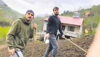 Ömür tarlada ekim yaptı!