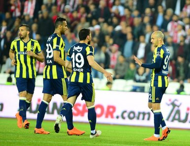 Demir Grup Sivasspor - Fenerbahçe maçından kareler