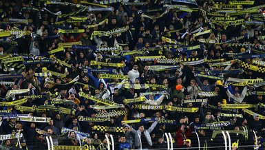 Fenerbahçe taraftarlarından tribün şov