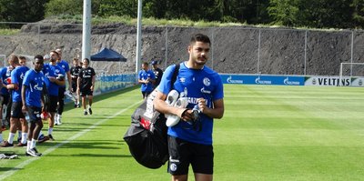 Schalke'ye transfer olan Ozan Kabak antrenmanda sakatlandı