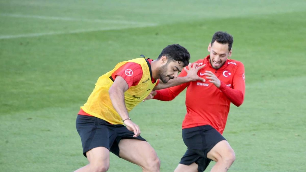 Galatasaray'ın gündemindeydi! Milli yıldız kulübüyle sözleşme uzattı