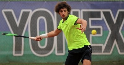 Milli tenisçi Koray Kırcı yarı finalde