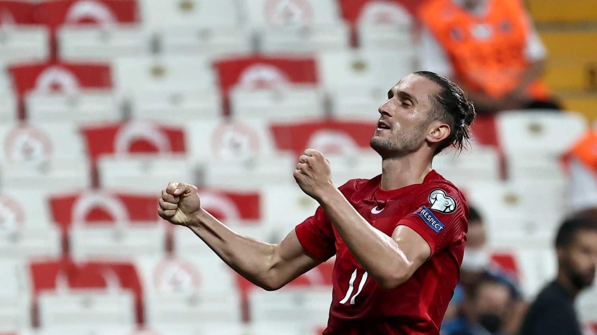 Yusuf Yazıcı imzayı atıyor