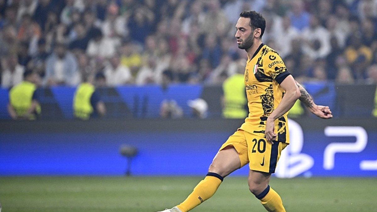 TRANSFER HABERLERİ | Hakan Çalhanoğlu'ndan Galatasaray için büyük rest! TRANSFER HABERLERİ | Hakan Çalhanoğlu'ndan Galatasaray için büyük rest!