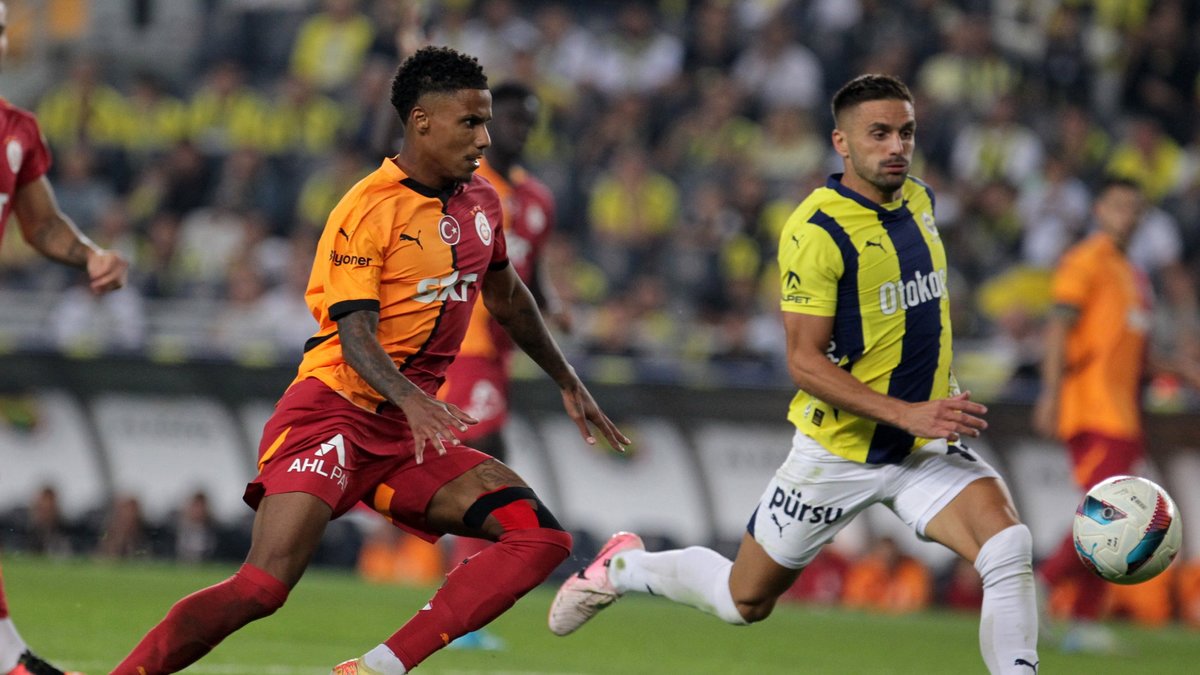 Galatasaray-Fenerbahçe derbisinin tarihi belli oldu! Galatasaray-Fenerbahçe derbisinin tarihi belli oldu!