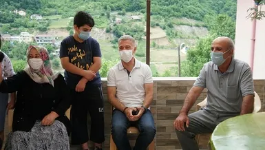 Ahmet Ağaoğlu'dan şehit ailesıne ziyaret