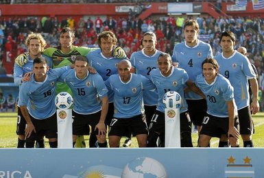 Şampiyon Uruguay