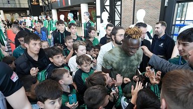 Dan Agyei’ye sevgi seli