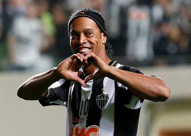 Ronaldinho futbola veda etti
