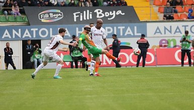 Corendon Alanyaspor-Trabzonspor maçında penaltı kararı! İşte o pozisyon
