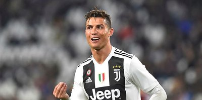 C. Ronaldo kafayla 100’ledi