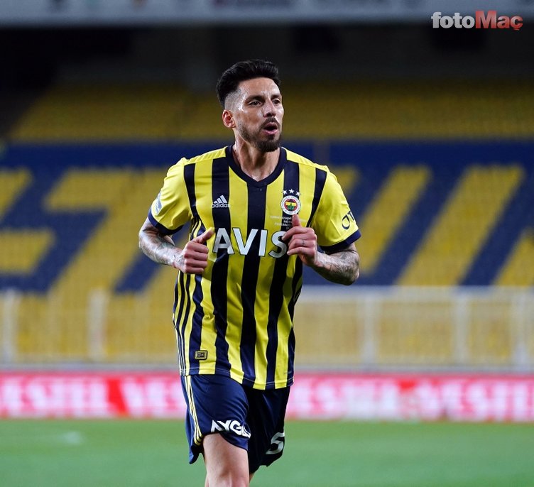 Son dakika Fenerbahçe haberleri: Takımda kalacak mı? Jose Sosa kararını verdi!