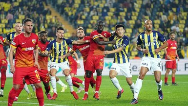 Fenerbahçe - Kayserispor maçında savunmada ilginç anlar! Szalai ve Berke... (FB spor haberi)
