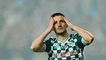 Bardhi’nin penaltısı direkte patladı!