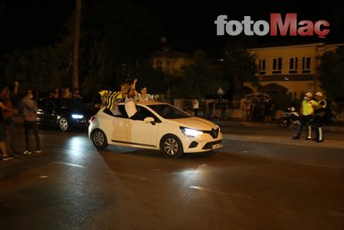 Son dakika Fenerbahçe haberi: Fenerbahçe’ye Adana’da coşkulu karşılama!