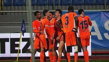 Başakşehir Fener'e bileniyor