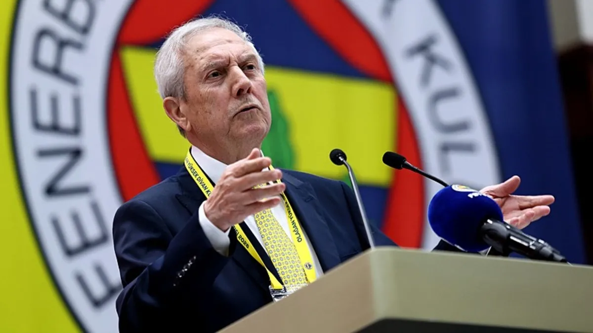 Aziz Yıldırım brengt volledig steunbezoek aan het team in Samandıra