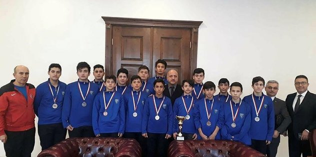 Güreşçilerden protokole ziyaret