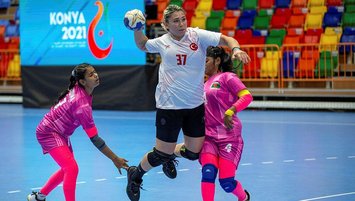 Kadın Milli Hentbol Takımı grup lideri olarak yarı finalde