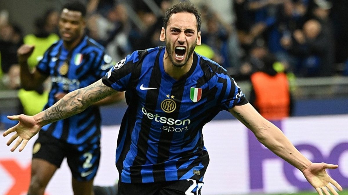 TRANSFER HABERİ | Hakan Çalhanoğlu favori o yıldız plase! İşte Galatasaray'ın orta saha planı TRANSFER HABERİ | Hakan Çalhanoğlu favori o yıldız plase! İşte Galatasaray'ın orta saha planı