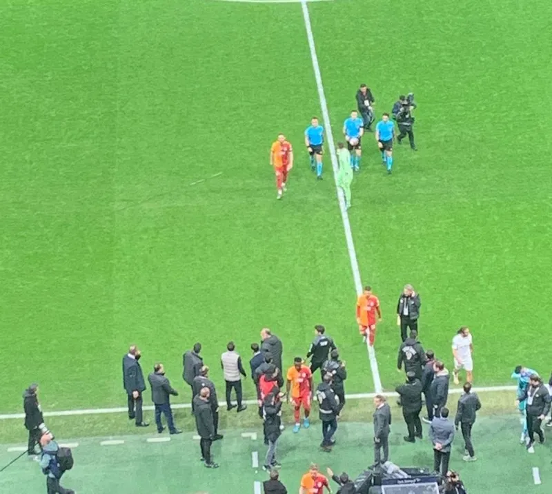galatasarayda-okan-buruktan-oguzhan-cakira-tepki-1733073107679.jpg