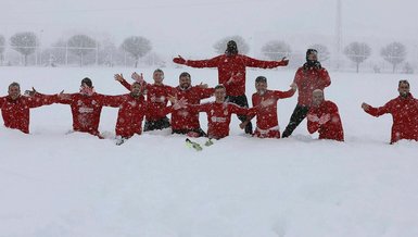 Sivasspor kar altında çalıştı
