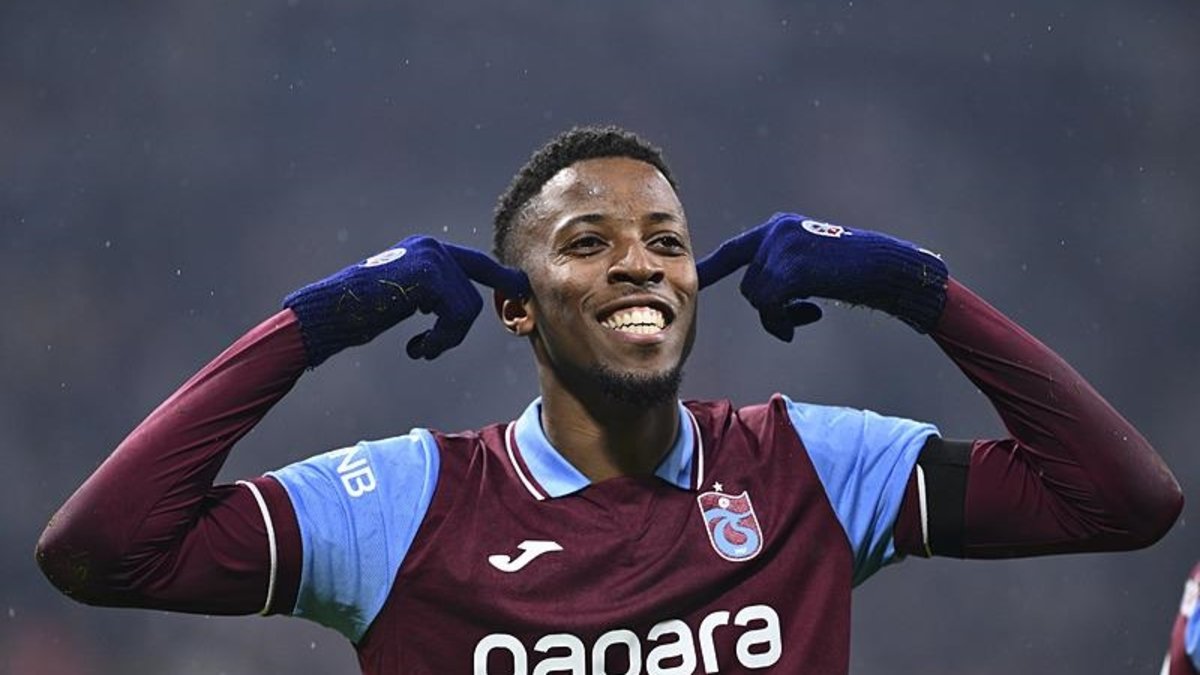 Fenerbahçe ve Galatasaray arasında transfer savaşı! Trabzonspor’un yıldızını istiyorlar Fenerbahçe ve Galatasaray arasında transfer savaşı! Trabzonspor’un yıldızını istiyorlar