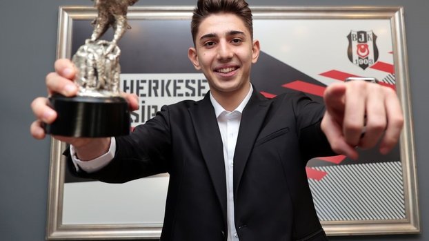 Beşiktaş Demir Ege Tıknaz ile profesyonel sözleşme imzaladı