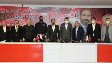 Son dakika spor haberi: Sivasspor Rıza Çalımbay’la 1 yıl daha yola devam edecek