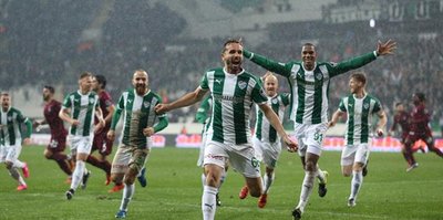 Bursaspor cuma günü oynadığı maçlarda zorlanıyor