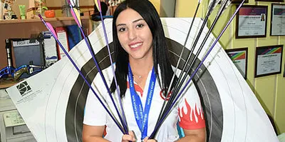 İzmirli Yasemin Ecem'den 2 gümüşle final