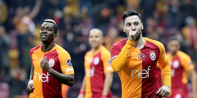 Galatasaray'da iki yıldızla yollar ayrılıyor