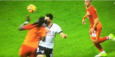 Ahmet Çakar: Gomis kırmızı kart görmeliydi