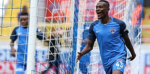Mensah, Talisca ve Beşiktaş aşığı