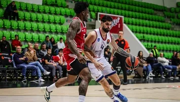 Anadolu Efes'ten farklı mağlubiyet!